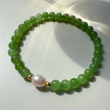 Load image into Gallery viewer, Handmade 6mm Green Nephrite Jade Beaded Bracelet with 18K Yellow Gold Bead and Freshwater Pearl
